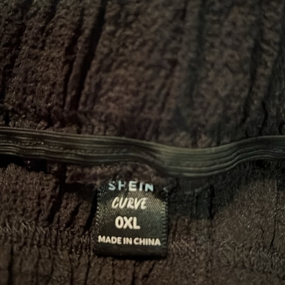 Short Shorts, Size 0X, Elastic Waistband 13”, Black with wood color button - Picture 5 of 6